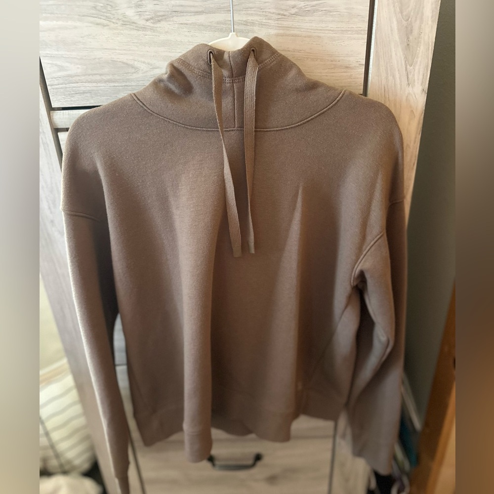 comfy brown sweatshirt runs like a medium